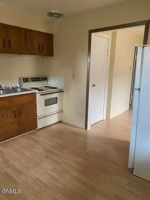 227 10th Ave E, Dickinson, ND 58601 photo 10