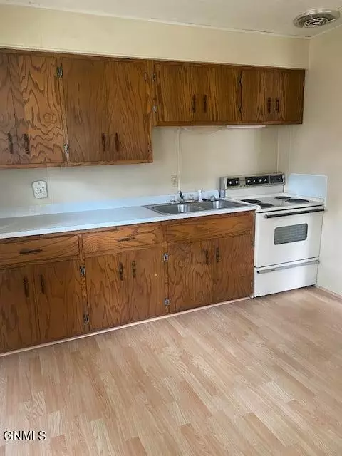 227 10th Ave E, Dickinson, ND 58601 photo 11