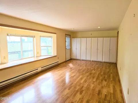 601 B Ave E, Napoleon, ND 58561 photo 14