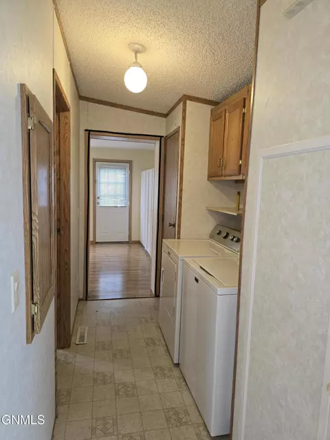601 B Ave E, Napoleon, ND 58561 photo 9