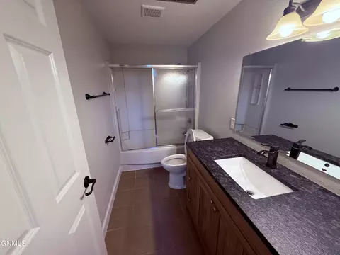Bath - 1825 28th St W, Williston, ND 58801 photo 4 of 6