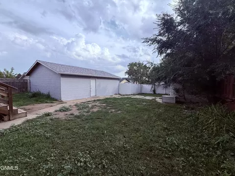 Exterior - 1825 28th St W, Williston, ND 58801 photo 8 of 8