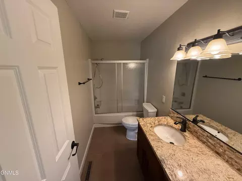 Bath - 1825 28th St W, Williston, ND 58801 photo 2 of 6