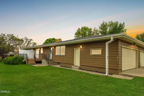 101 Estevan Dr, Bismarck, ND 58503