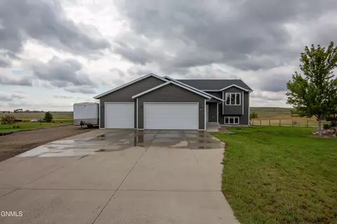 5903 Tiffany Dr, Bismarck, ND 58504