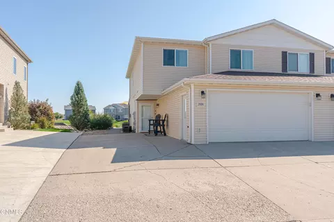 2008 Marina Rd SE, Mandan, ND 58554