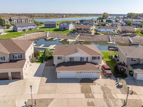 View/Area - 2008 Marina Rd SE, Mandan, ND 58554 photo 1 of 18