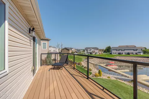 Exterior - 2008 Marina Rd SE, Mandan, ND 58554 photo 4 of 19
