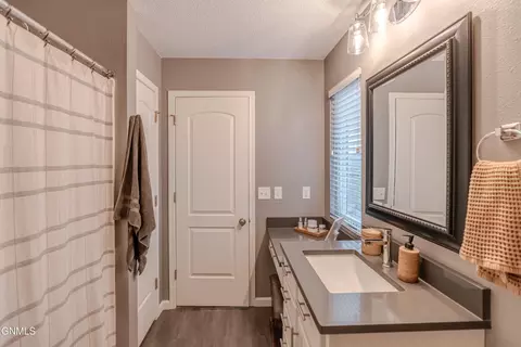 Bath - 2008 Marina Rd SE, Mandan, ND 58554 photo 10 of 13