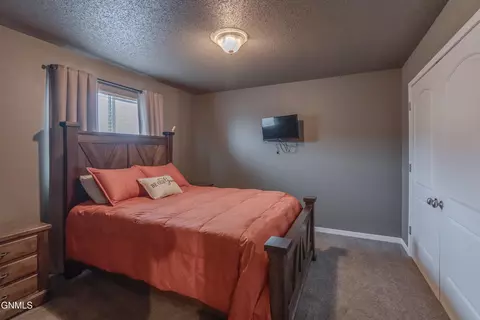 Bedroom - 2008 Marina Rd SE, Mandan, ND 58554 photo 4 of 8