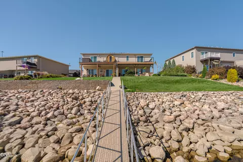 Exterior - 2008 Marina Rd SE, Mandan, ND 58554 photo 10 of 19