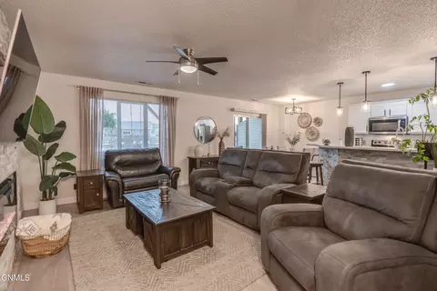 Living - 2008 Marina Rd SE, Mandan, ND 58554 photo 1 of 5