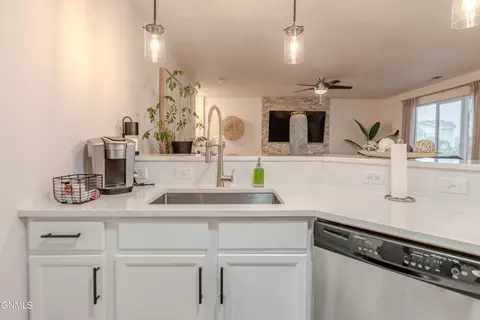 Kitchen - 2008 Marina Rd SE, Mandan, ND 58554 photo 7 of 11