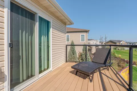 Exterior - 2008 Marina Rd SE, Mandan, ND 58554 photo 5 of 19