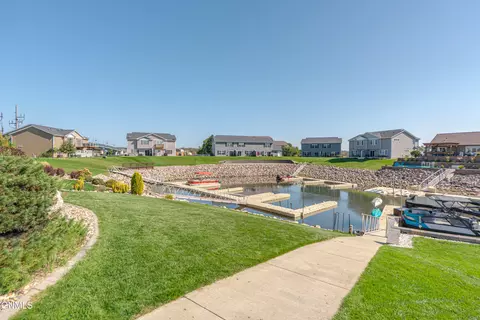 Exterior - 2008 Marina Rd SE, Mandan, ND 58554 photo 9 of 19