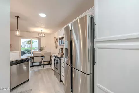 Kitchen - 2008 Marina Rd SE, Mandan, ND 58554 photo 6 of 11