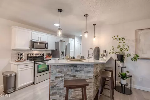 Kitchen - 2008 Marina Rd SE, Mandan, ND 58554 photo 3 of 11