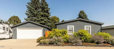 4422 Arlington Dr N, Bismarck, ND 58503