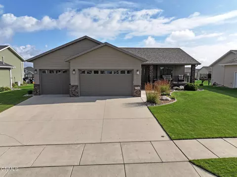 316 Keidel Trl SW, Mandan, ND 58554