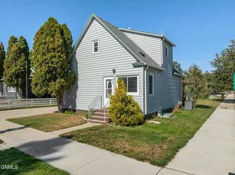 402 4th St W, Williston, ND 58801 photo 7