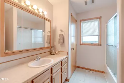 Bath - 7750 Spruce Pl, Bismarck, ND 58504 photo 3 of 9