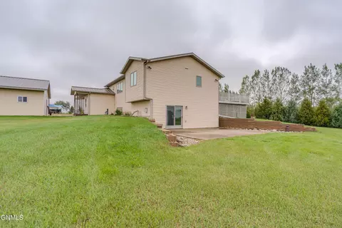 Exterior - 7750 Spruce Pl, Bismarck, ND 58504 photo 15 of 19