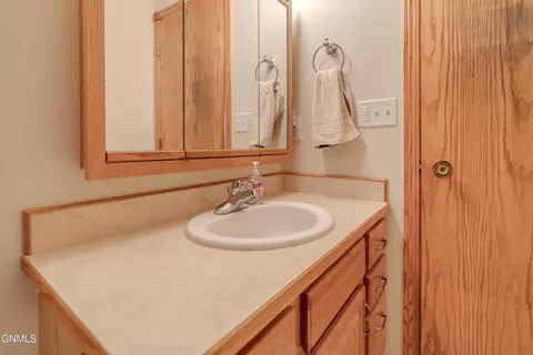 Bath - 7750 Spruce Pl, Bismarck, ND 58504 photo 9 of 9