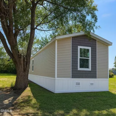 211 E St, Dickinson, ND 58601