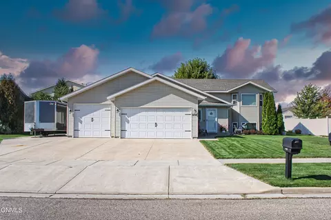 3104 15th St SE, Minot, ND 58701