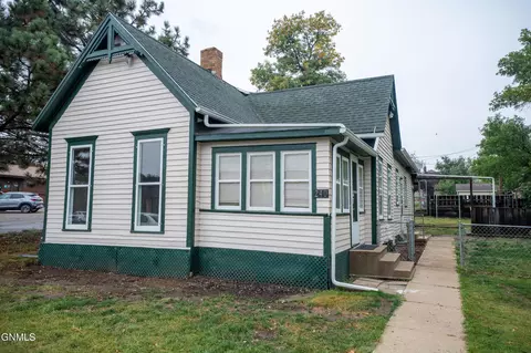 Exterior - 240 3rd St W, Dickinson, ND 58601 photo 2 of 6