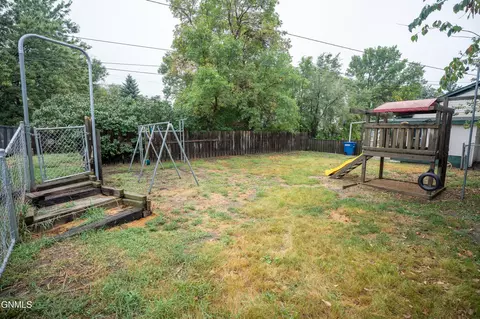Exterior - 240 3rd St W, Dickinson, ND 58601 photo 4 of 6