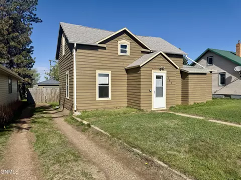 312 4th St N, New Salem, ND 58563