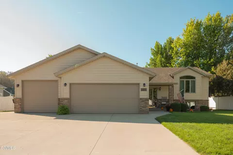 449 Napa Loop, Bismarck, ND 58504