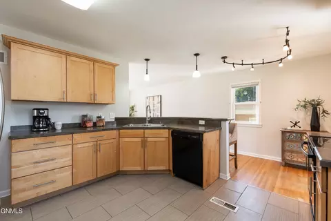 1202 4th St N, Bismarck, ND 58501 photo 10
