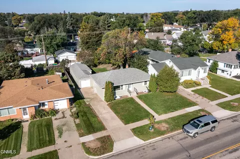 1202 4th St N, Bismarck, ND 58501 photo 3