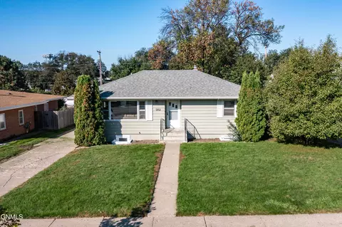 1202 4th St N, Bismarck, ND 58501 photo 2
