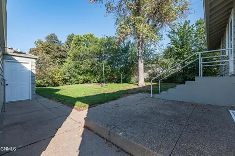1202 4th St N, Bismarck, ND 58501 photo 28