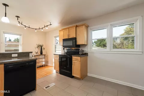 1202 4th St N, Bismarck, ND 58501 photo 11