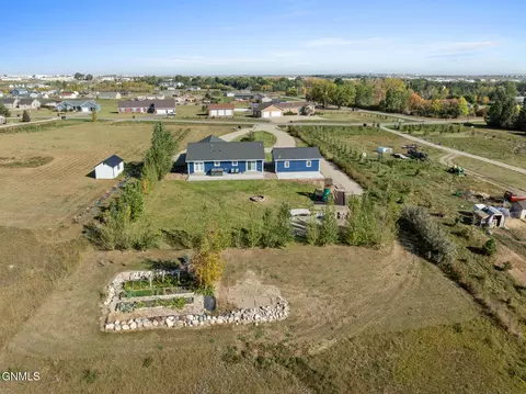 View/Area - 14006 Prairie Ln, Williston, ND 58801 photo 2 of 10