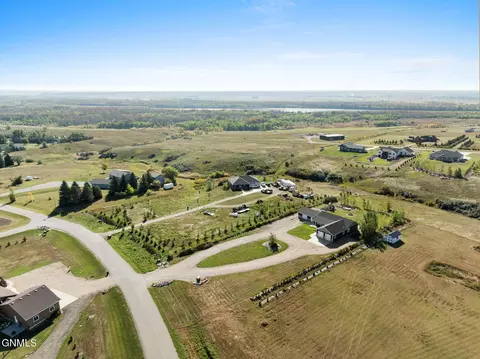 View/Area - 14006 Prairie Ln, Williston, ND 58801 photo 7 of 10