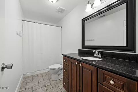 Bath - 14006 Prairie Ln, Williston, ND 58801 photo 3 of 4