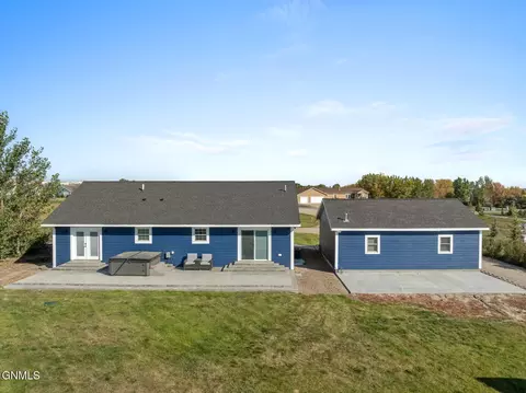 Exterior - 14006 Prairie Ln, Williston, ND 58801 photo 6 of 8