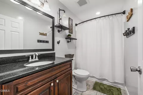 Bath - 14006 Prairie Ln, Williston, ND 58801 photo 1 of 4