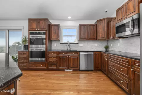 Kitchen - 14006 Prairie Ln, Williston, ND 58801 photo 4 of 5