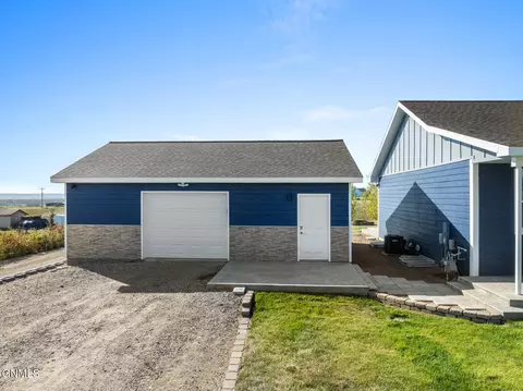 Exterior - 14006 Prairie Ln, Williston, ND 58801 photo 5 of 8