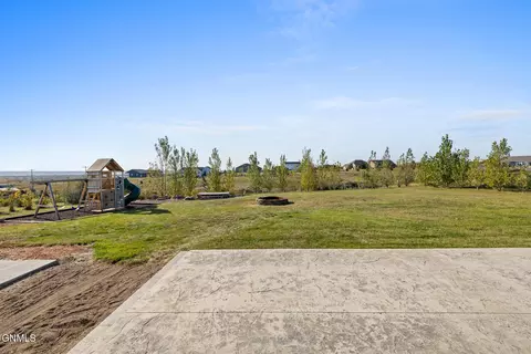 Exterior - 14006 Prairie Ln, Williston, ND 58801 photo 8 of 8