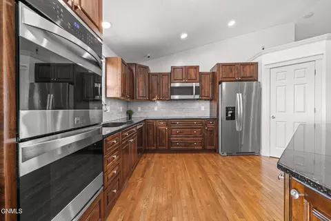 Kitchen - 14006 Prairie Ln, Williston, ND 58801 photo 2 of 5