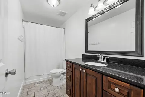 Bath - 14006 Prairie Ln, Williston, ND 58801 photo 4 of 4