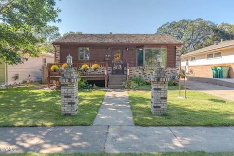1430 13th St N, Bismarck, ND 58501