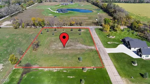 4204 Sandy River Pl, Bismarck, ND 58503